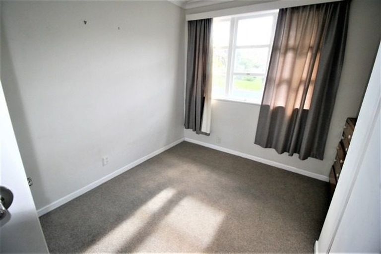 Photo of property in 12 Covil Avenue, Te Atatu South, Auckland, 0610