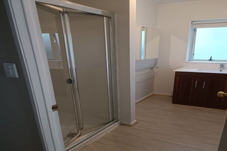 Photo of property in 1 Jay Court, Botany Downs, Auckland, 2010