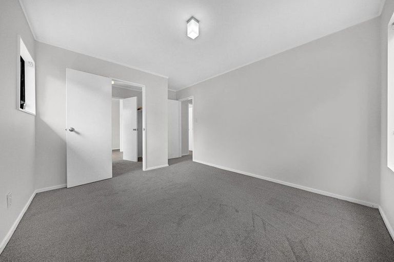 Photo of property in 77 Meadowvale Rise, Titirangi, Auckland, 0604