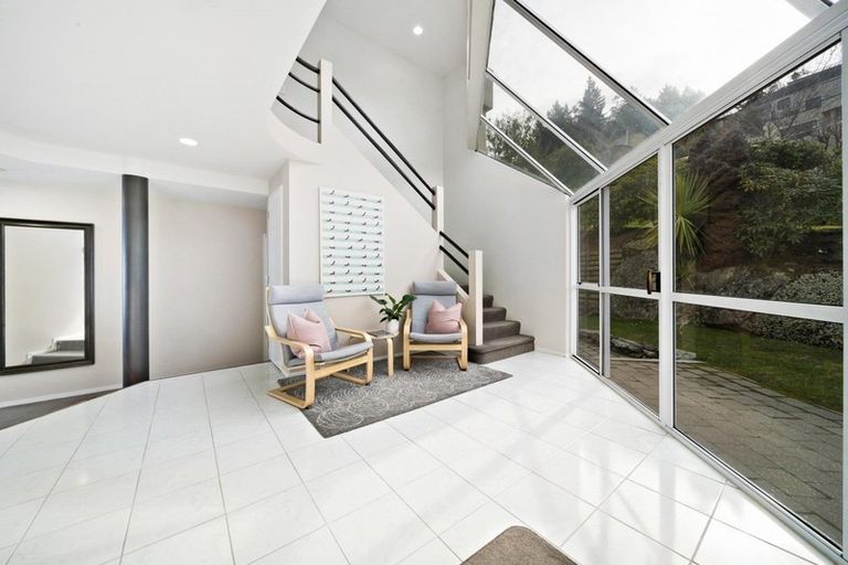 Photo of property in 2 Peregrine Place, Queenstown, 9300