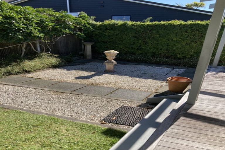 Photo of property in 1/46 Old Lake Road, Narrow Neck, Auckland, 0624