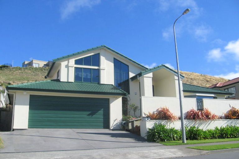 Photo of property in 16 Claverton Grove, Churton Park, Wellington, 6037