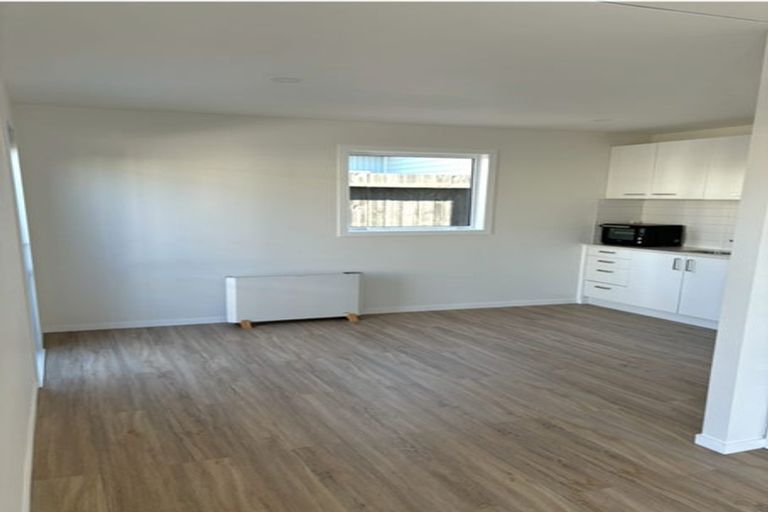 Photo of property in 2/11 Teal Crescent, Beach Haven, Auckland, 0626