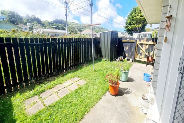 Photo of property in 10/10f Rawson Street, Tawa, Wellington, 5028