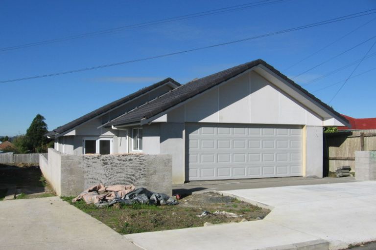 Photo of property in 87 Roberts Road, Te Atatu South, Auckland, 0610