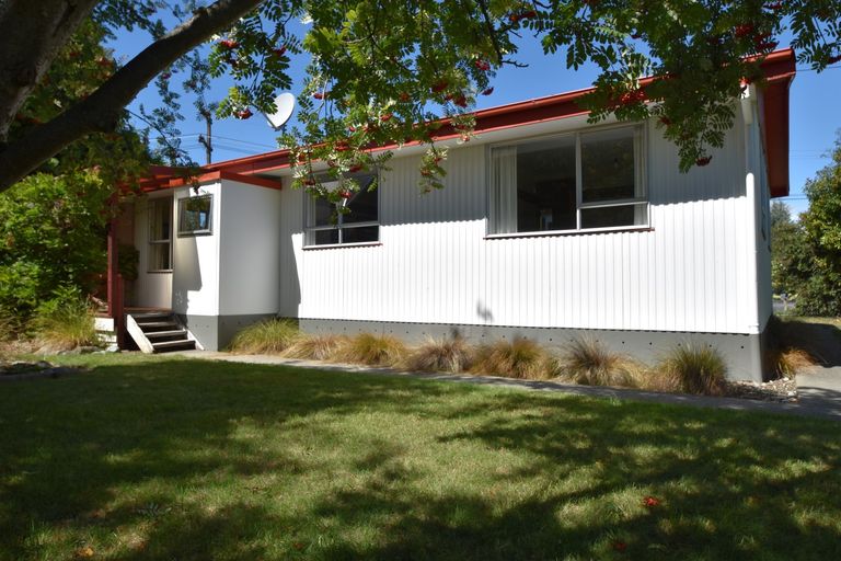 Photo of property in 16 Rata Road, Twizel, 7901