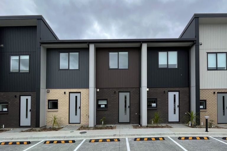 Photo of property in 7/476 West Coast Road, Glen Eden, Auckland, 0602