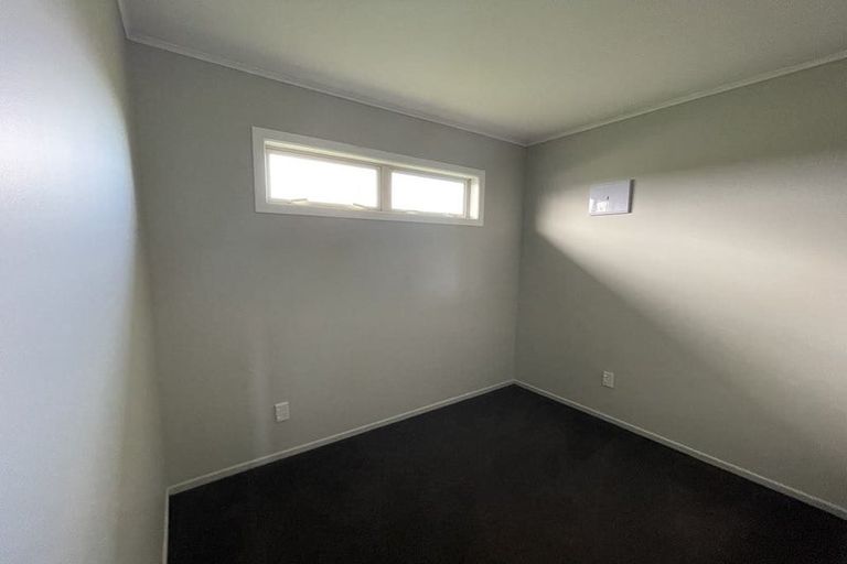 Photo of property in 32 Canal Road West, Waitakaruru, Ngatea, 3576