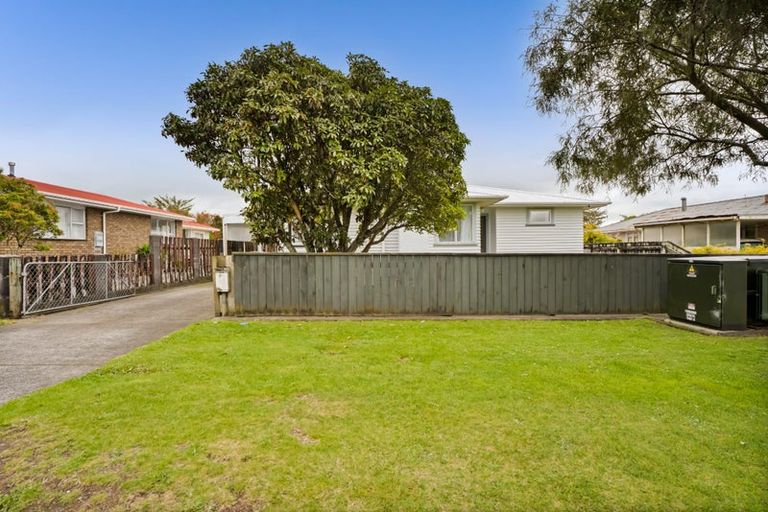 Photo of property in 12 Nikau Street, Inglewood, 4330