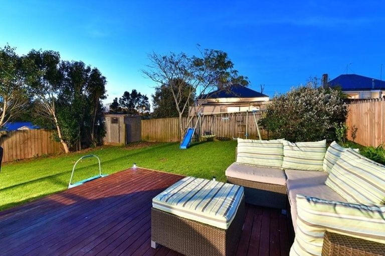 Photo of property in 32 Karaka Street, Helensville, 0800