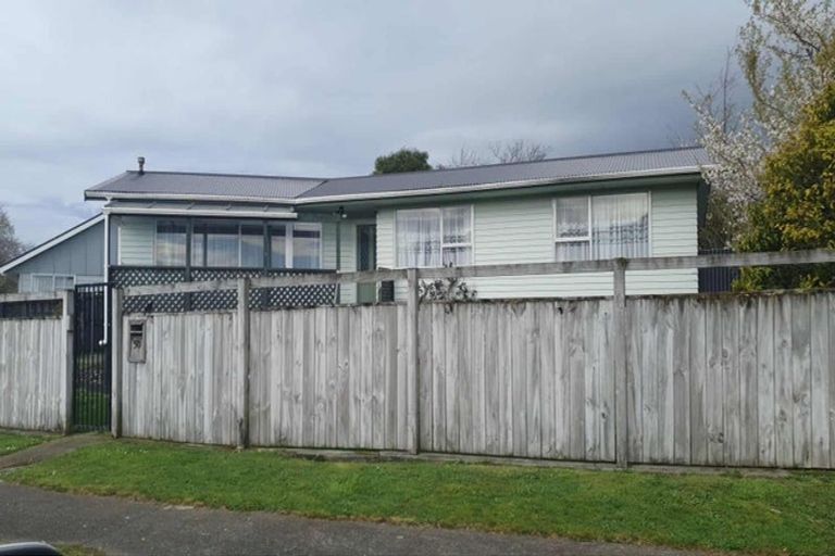 Photo of property in 50 Aniseed Grove, Timberlea, Upper Hutt, 5018
