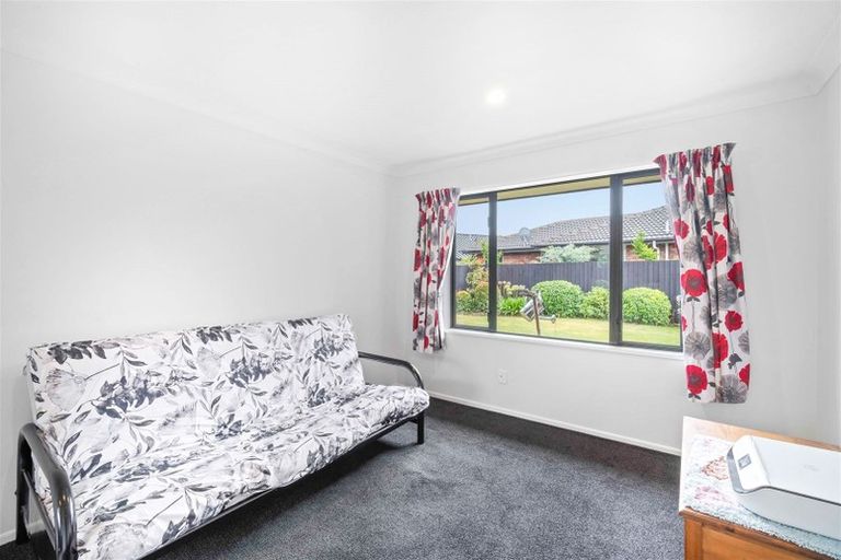 Photo of property in 10 John Morel Place, Parklands, Christchurch, 8083