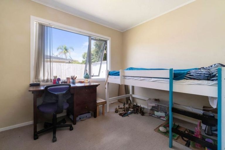 Photo of property in 17a/1 Tawa Road, Te Atatu Peninsula, Auckland, 0610