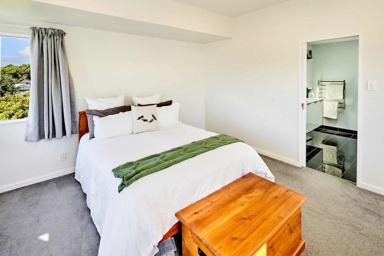 Photo of property in 24 Molyneux Close, Whitby, Porirua, 5024