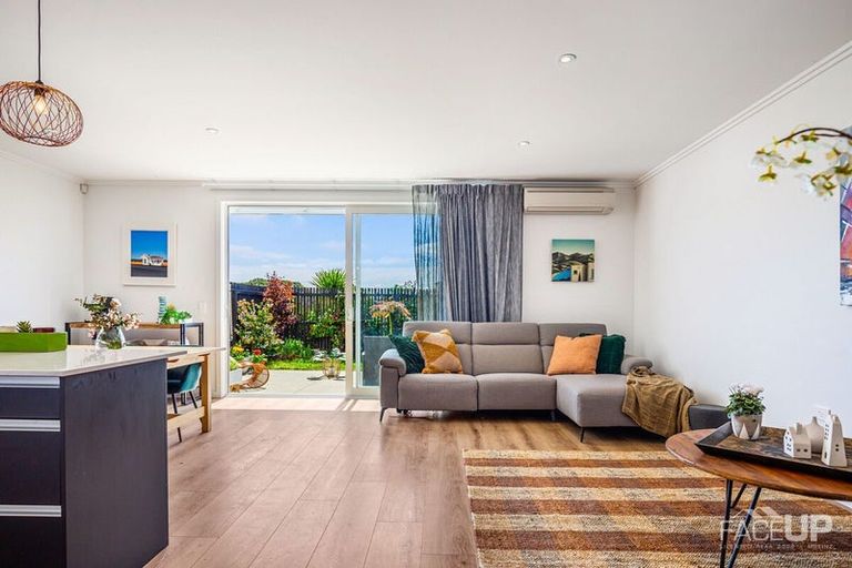 Photo of property in 32 Marine Parade, Hobsonville, Auckland, 0616