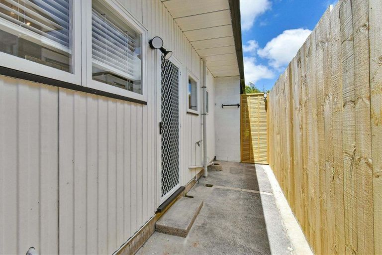 Photo of property in 2/7 James Road, Manurewa, Auckland, 2102