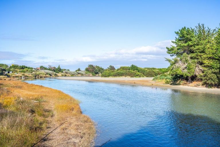 Photo of property in 52 Sarah Street, Waikawa Beach, Levin, 5573