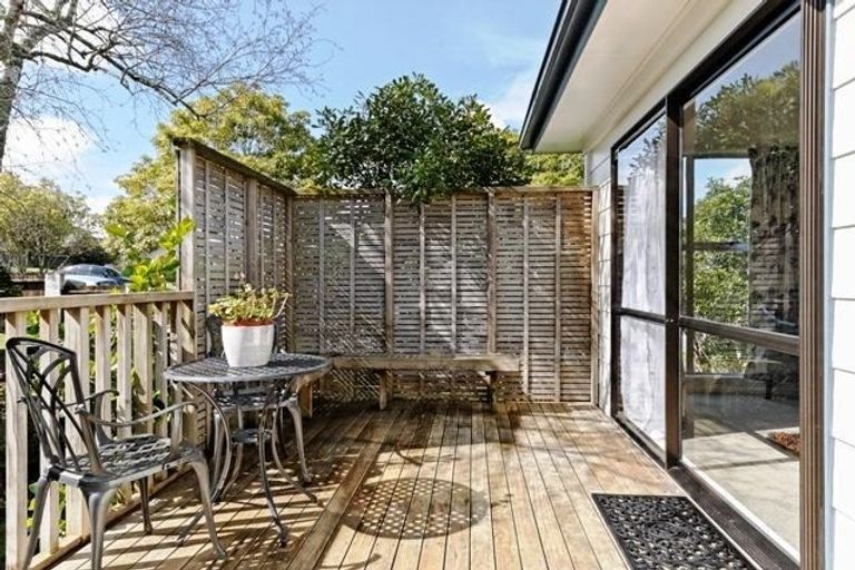 Photo of property in 7 Kemp Road, Massey, Auckland, 0614