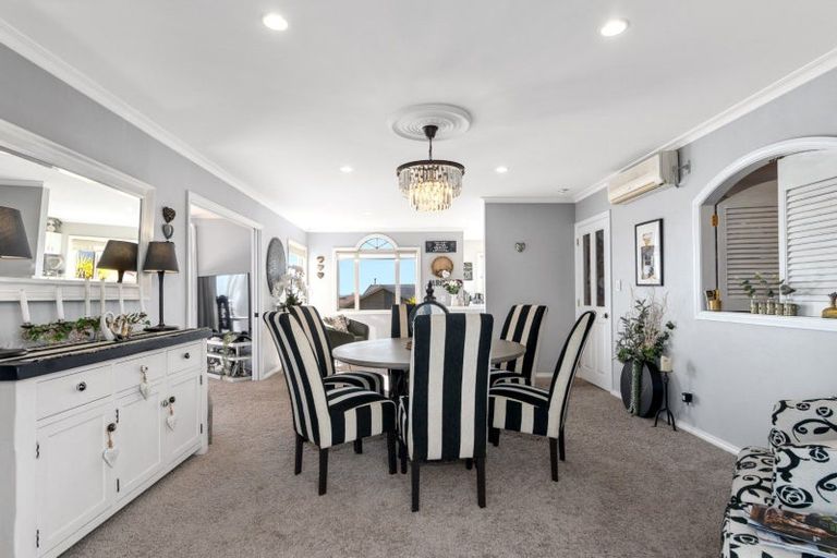 Photo of property in 5 Downing Place, Welcome Bay, Tauranga, 3112