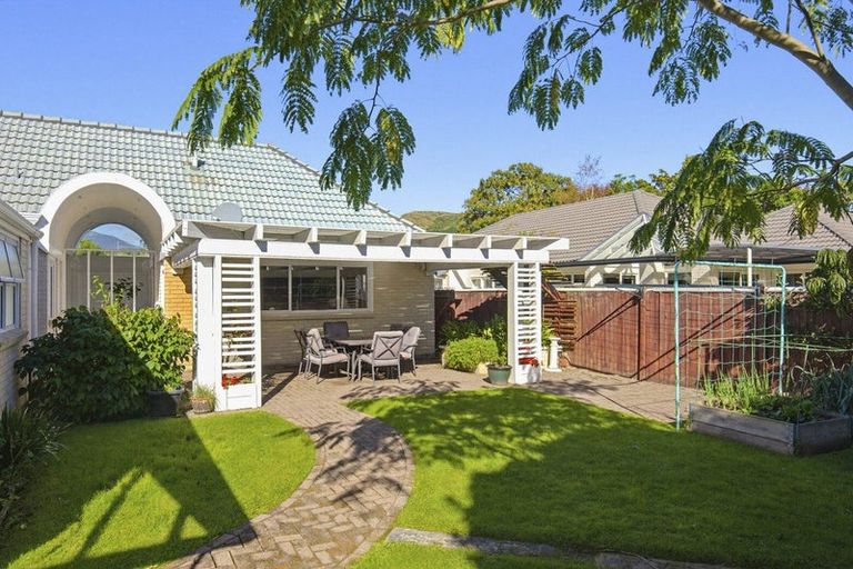 Photo of property in 1 Maple Lane, Waikanae, 5036