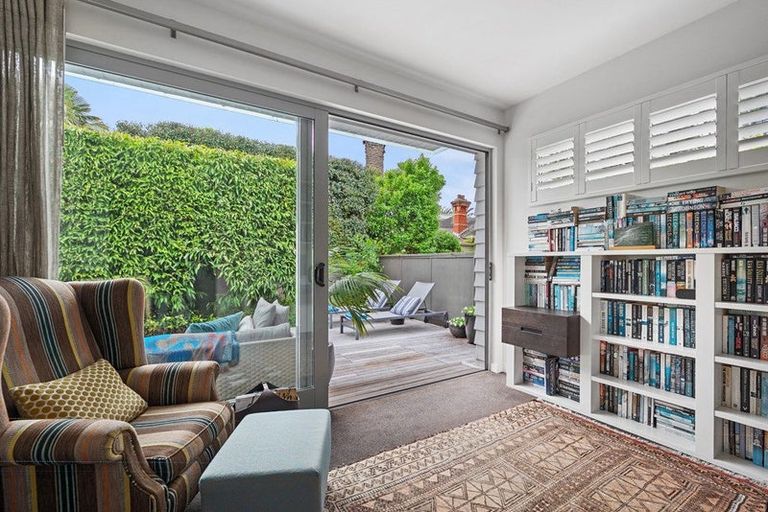 Photo of property in 47 Princes Street, Northcote Point, Auckland, 0627