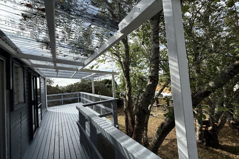 Photo of property in 3 Donovan Avenue, Massey, Auckland, 0614