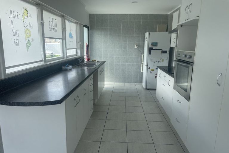 Photo of property in 48 Tauhinu Road, Greenhithe, Auckland, 0632