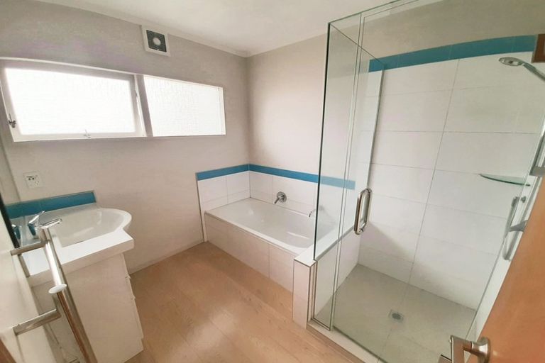 Photo of property in 2/73 Newhaven Terrace, Mairangi Bay, Auckland, 0630