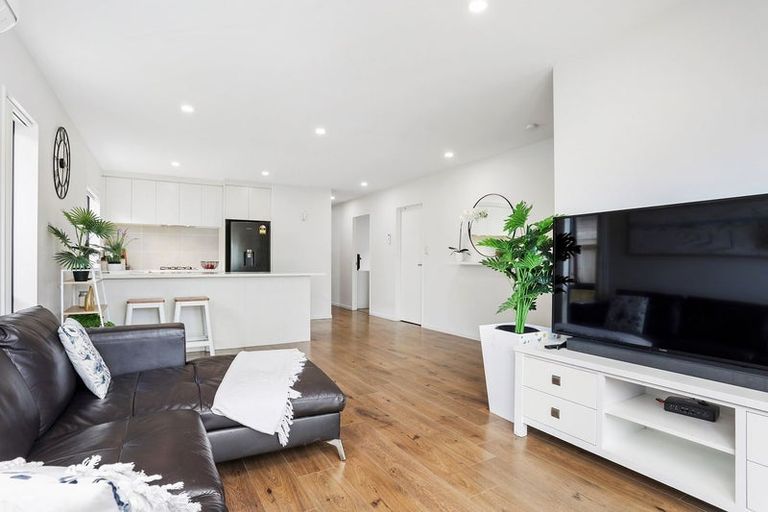 Photo of property in 10 Silver Beech Street, Takanini, 2110