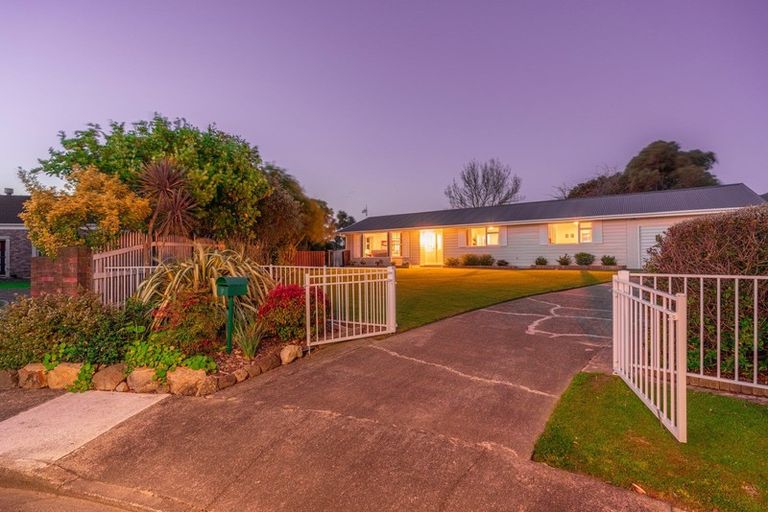 Photo of property in 9 Lesley Grove, Waikanae, 5036