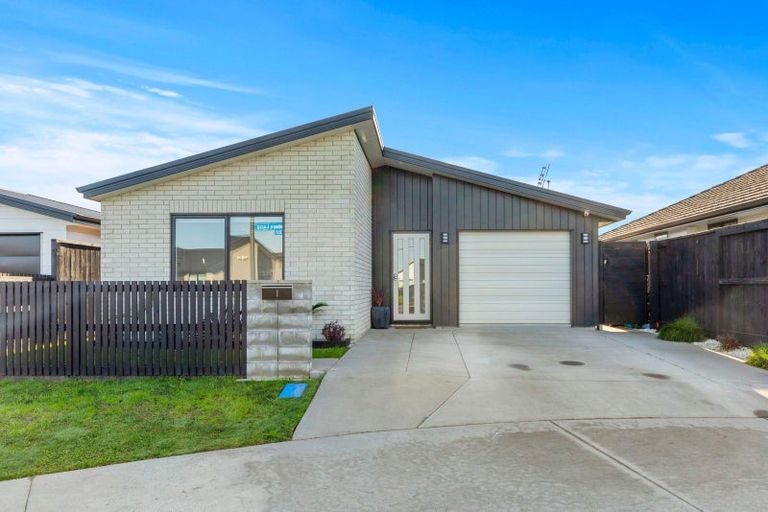 Photo of property in 1 Salers Lane, Papamoa, 3118