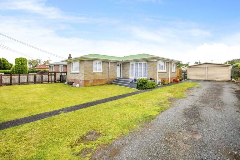 Photo of property in 12 Kerry Place, Papakura, 2110