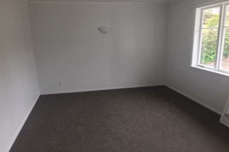Photo of property in 1/7 Waverley Avenue, Glenfield, Auckland, 0629