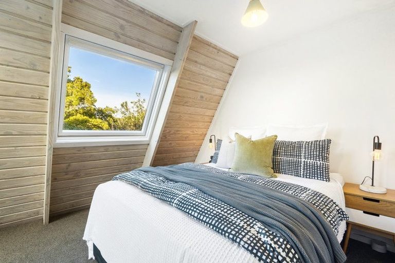 Photo of property in 1/5 Glenbush Place, Birkenhead, Auckland, 0626