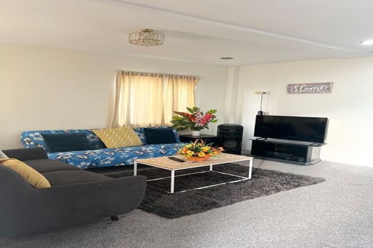Photo of property in 38 Kenderdine Road, Papatoetoe, Auckland, 2025