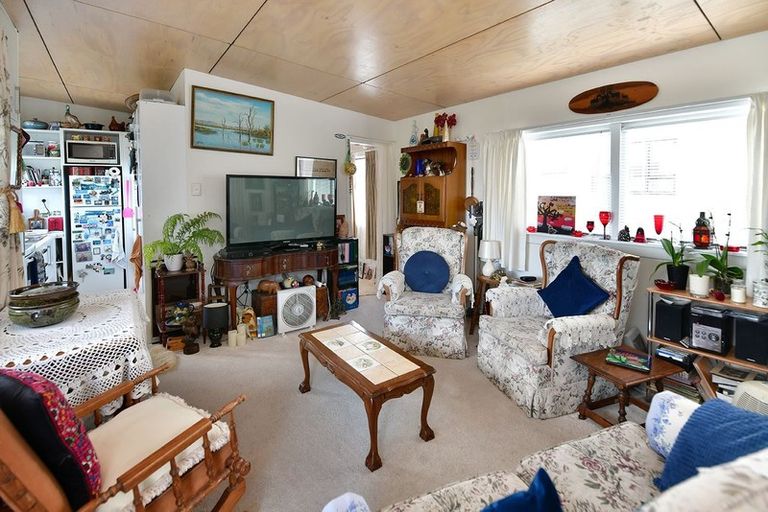 Photo of property in 10 John Road, Stanmore Bay, Whangaparaoa, 0932