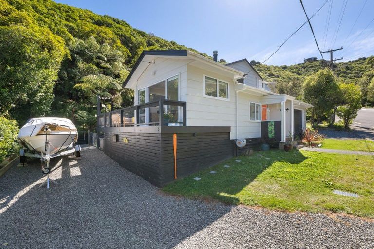 Photo of property in 12 Arthur Crescent, Waikawa, Picton, 7220
