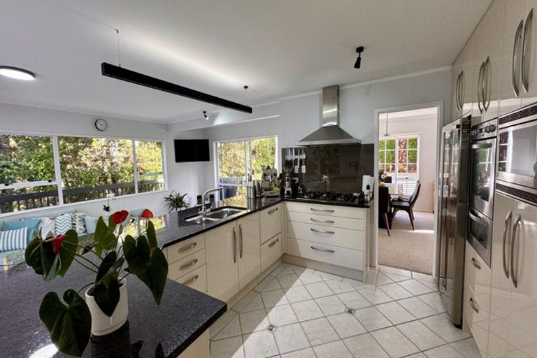 Photo of property in 19 Ravenstone Place, Chatswood, Auckland, 0626