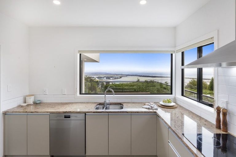 Photo of property in 2/11 Belleview Terrace, Mount Pleasant, Christchurch, 8081
