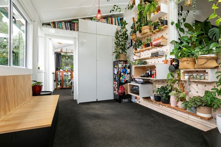 Photo of property in 5 Don Buck Road, Henderson, Auckland, 0614