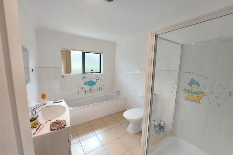 Photo of property in 27 Gordon Stanley Drive, Massey, Auckland, 0614