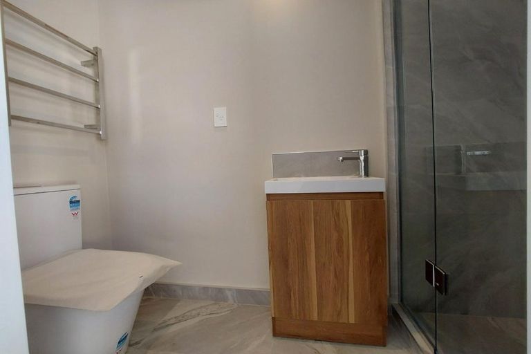 Photo of property in 1/10 Newington Road, Henderson, Auckland, 0612