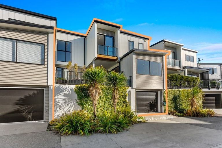 Photo of property in 4 Marine Parade, Hobsonville, Auckland, 0616