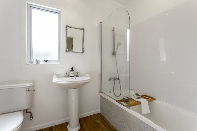 Photo of property in 25 Makiri Street, Helensville, 0800