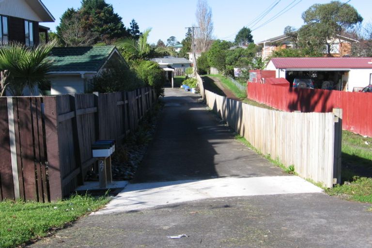 Photo of property in 2/27 Roberts Road, Te Atatu South, Auckland, 0610