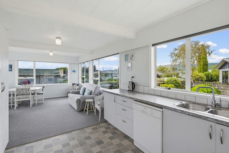 Photo of property in 24 Featherston Street, Levin, 5510