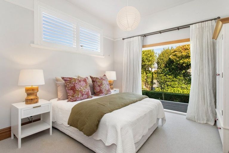 Photo of property in 17 Martin Avenue, Beckenham, Christchurch, 8023