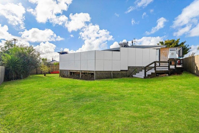 Photo of property in 18 Murray Road, Te Atatu Peninsula, Auckland, 0610