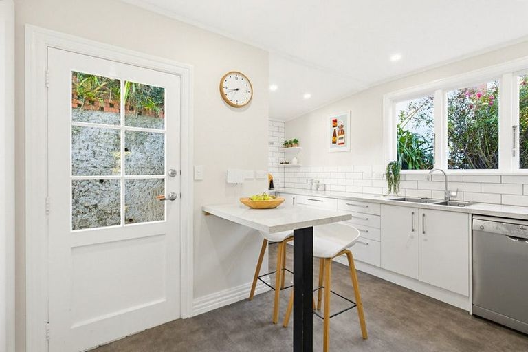 Photo of property in 23 Rothsay Road, Ngaio, Wellington, 6035