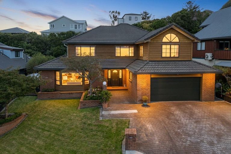 Photo of property in 11 Ramphal Terrace, Khandallah, Wellington, 6035